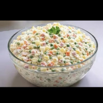 Моята рецепта за Руска салата - задължително я правя за Нова година! Кремообразна, сочна, пълна с вкусотии: