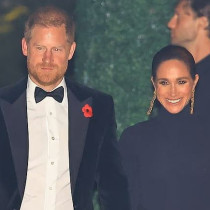 Принц Хари и Меган Маркъл публикуваха семейна снимка като коледна картичка, но хората останаха в ступор!