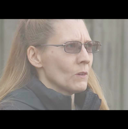 Съпругът ѝ се обади да се прибере по-рано от работа и изчезна безследно: След 8 месеца тя отвори гардероба и припадна при гледката!