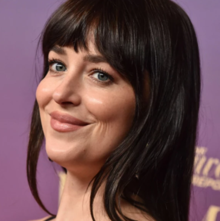 Рядко черна рокля отива на Дакота Джонсън: Едва ли сме виждали някой да изглежда толкова добре в нея