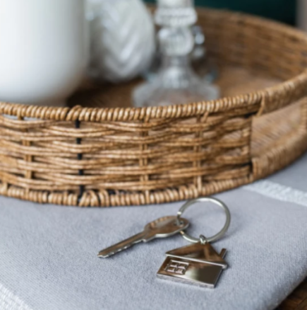 Ключовете на масата предвещават нещастие: Ако късметът ви е напуснал, сложете едно нещо под килима и парите ще дойдат в къщата