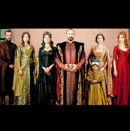 Скандал тресе елита на Турция! Арестуваха звездата от 