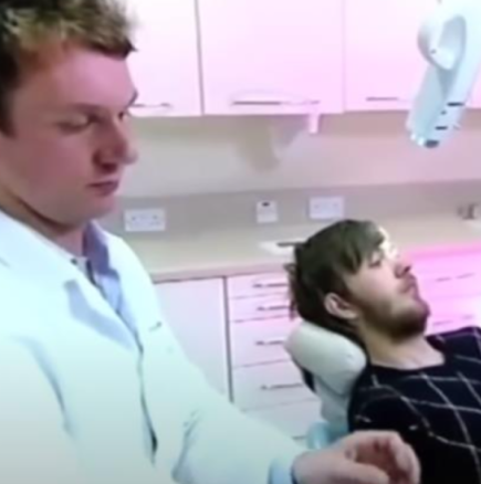 20 години не си е мил забите, а когато отвори устата си, стоматологът се шокира