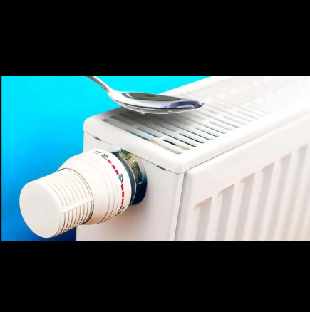 Ако сложите лъжичка от ТОВА върху радиатора си, ще спестите от сметките си за ток: Изненадващо ефективно решение!