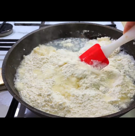 Изсипвам брашното във вряща вода и замесвам тесто: Правила съм ги стотици пъти, но още не можем да им се наситим!