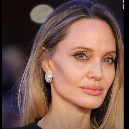 Така изглежда една силна жена! Анджелина Джоли за първи път показа белезите от двойната си мастектомия: