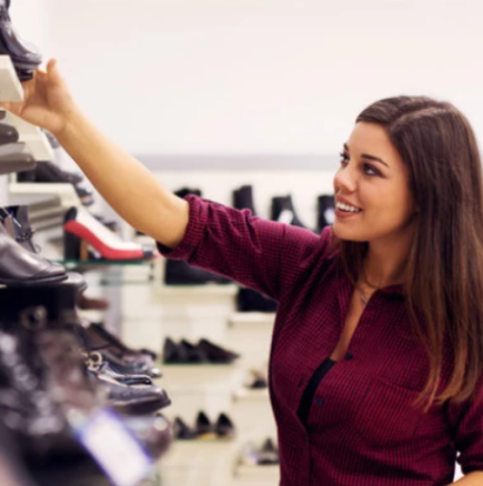 Тези обувки удължават краката: Сега те са най-търсени, защото се съчетават добре с всички празнични комбинации