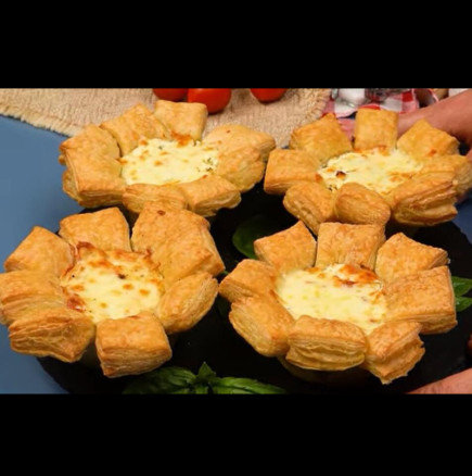 Сочни цветя от бутер тесто, пълни с най-голямата вкусотия! Фантастично предястие за всеки празник:
