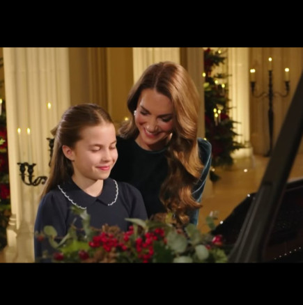 Кейт Мидълтън и Шарлот трогнаха с емоционално изпълнение навръх Коледа - хората не откъснаха очи от майка и дъщеря!