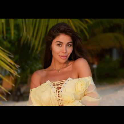 Най-накрая случи на богаташ! Даниела Рупецова грее от щастие на Малдивите (СНИМКИ)