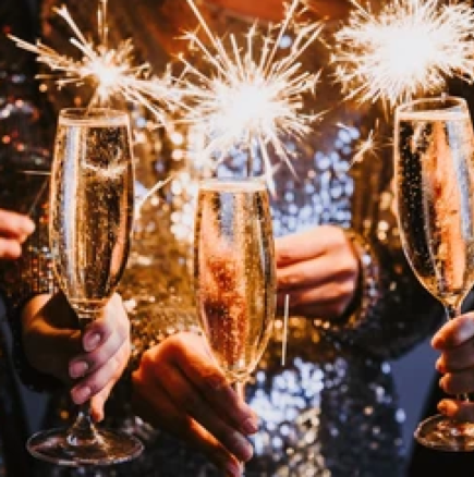 Голям годишен хороскоп: Овен и Близнаци започват отначало, Козирог жъне плодовете, а два знака преминават кармичния тест