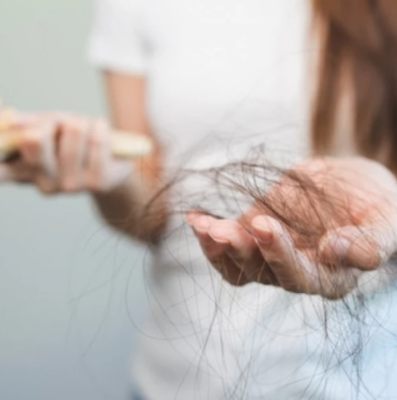 След раждането започна внезапно да губи косата си: Лекарите уверяваха, че това е „нормално“, но кръвните резултати я шокираха