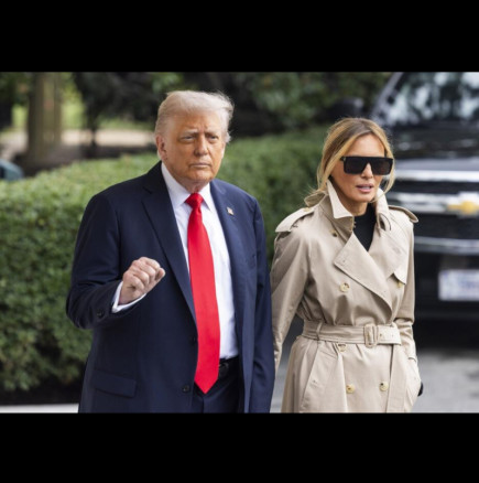 „Все едно са отишли на погребение“: Новата празнична снимка на Доналд и Мелания Тръмп е основната тема за подигравки в мрежите