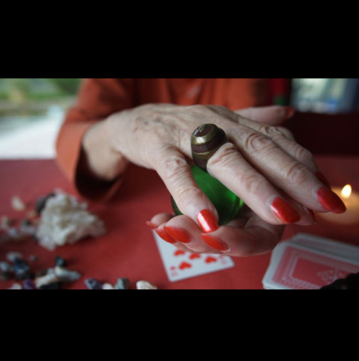 Хороскоп за декември според цигански карти: За една зодия това ще бъде решаващ месец с огромни житейски промени