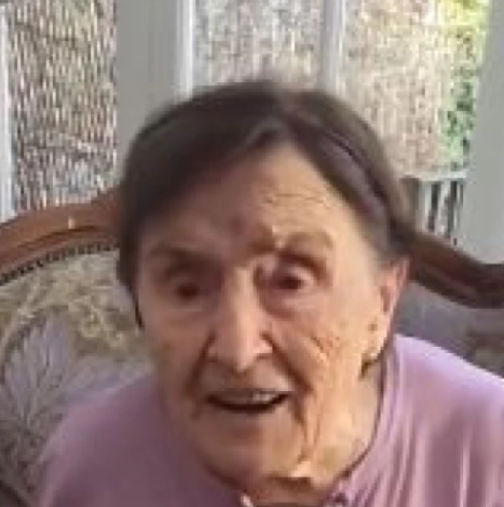 Баба Милка е на 105 години и не знае да стои на едно място: Готви, чисти и играе Ужичко коло сама - това е нейната тайна за дълголетие