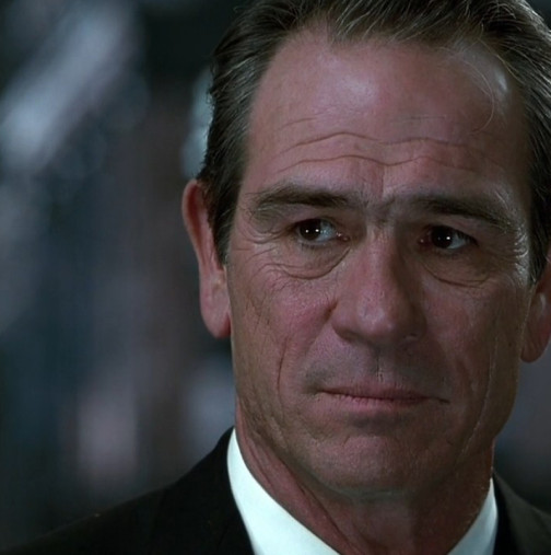 Намериха мъртва дъщерята на Томи Лий Джоунс в хотел