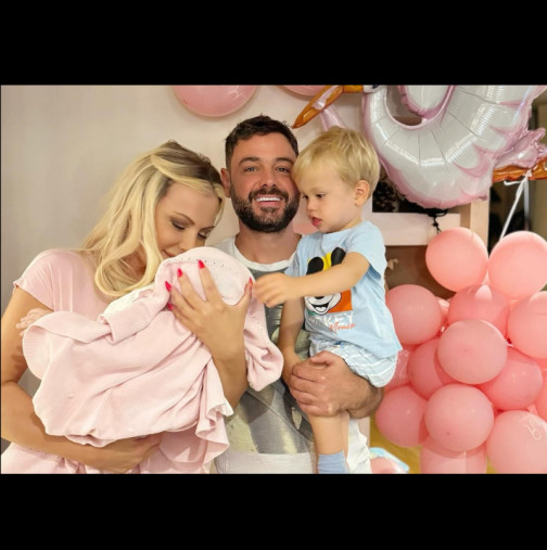 Най-щастливата Коледа за Камелия - посрещна я с двете си прекрасни дечица, най-сетне показа и малката Касия