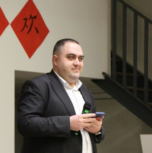 Тежък скандал в София: Училищният директор с тайни камери в тоалетните го разследват и за педофилска мрежа