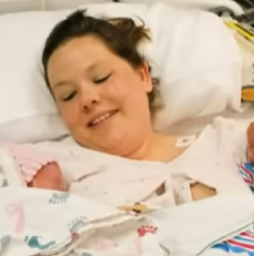 Тя чу реакцията на лекаря, когато роди: Всичко ѝ беше ясно, когато видя близнаците, цялата родилна зала плака-Видео