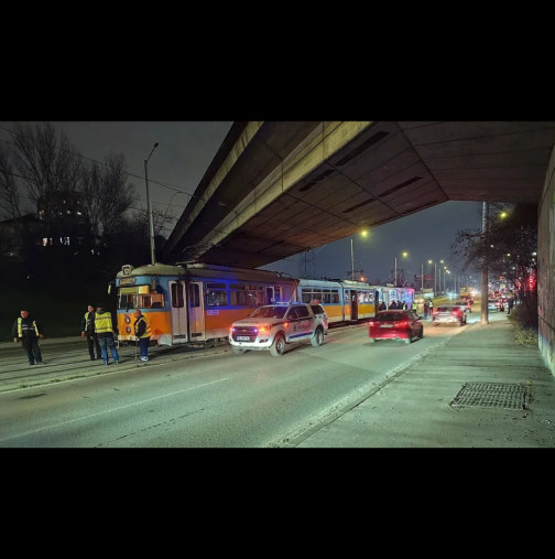 Зловещ сблъсък между трамваи в София предизвика верижна катастрофа! Има пострадал: