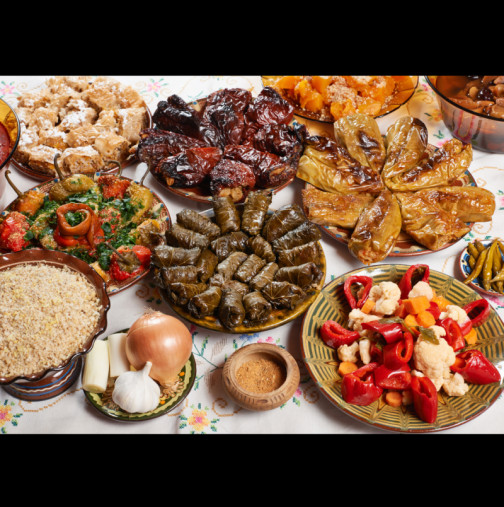 Довечера е най-святата нощ в годината - Бъдни вечер! Ето ТОЧНО КОЛКО ястия да сложите на трапезата си и кои са ВСИЧКИ именици