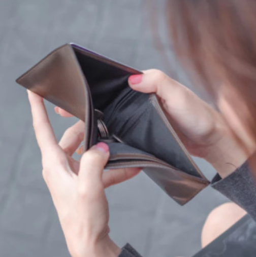 Ще им свършат парите за празниците: Тези 2 астрологични знака влизат в Новата година с празни джобове!