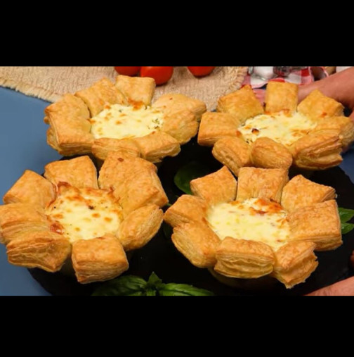 Сочни цветя от бутер тесто, пълни с най-голямата вкусотия! Фантастично предястие за всеки празник: