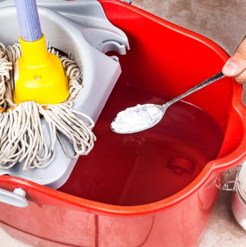 Защо трябва да добавяте сол към водата, когато миете подовете