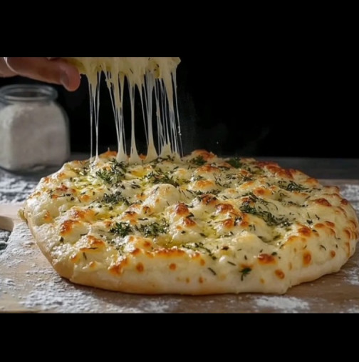 Евтина рецепта за чудно чесново хлебче - по-вкусно от пица и фокача, всеки напира за още едно парченце: