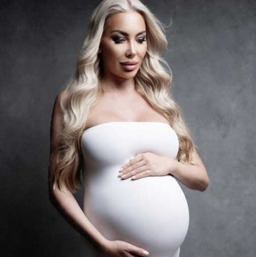 Антония Петрова с блага вест часове преди Коледа! Роди трета рожба, ето на кого я кръсти: