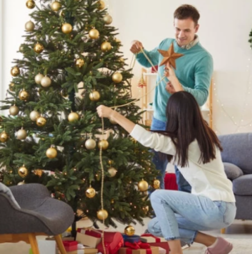 Къде да поставите коледна елха, за да привлечете пари: Това е най-доброто място в къщата за късмет и напредък!