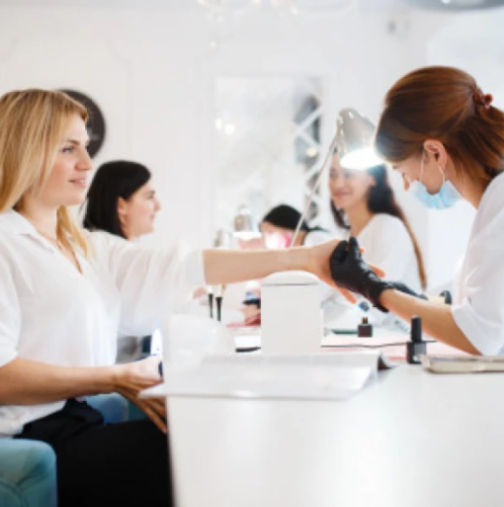 Най-модерният зимен маникюр: Вижте защо тези нокти са хит номер 1 в света