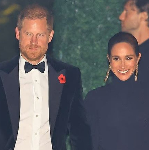 Принц Хари и Меган Маркъл публикуваха семейна снимка като коледна картичка, но хората останаха в ступор!