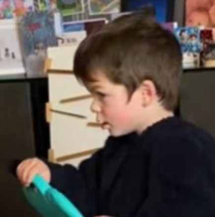 5-годишно момче е диагностицирано с деменция-Мислеха, че е аутист, но заради тези симптоми ще се окаже в инвалидна количка