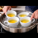 Тя сложи 4 чаши яйца във водата и показа трик, който професионалните готвачи използват в кухнята:
