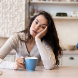 Защо винаги сме уморени през зимата? Това не е мързел, а сериозен сигнал, изпращан от тялото