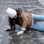 Никога повече няма да се подхлъзнете на леда! Опитах популярен трик и се уверих, че работи