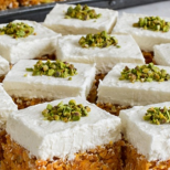 Морковена торта с нежна и елегантна визия и вкус-