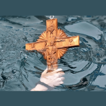 Свят ден е днес - Богоявление! Водата добива магична сила, а ето какво ни чака, ако хвърленият във водата кръст замръзне: