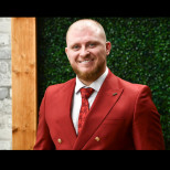 Бачорски превърна механата си в зимна приказка за първата годинка на сина си - вижте ВИП-украсата и невероятната торта: