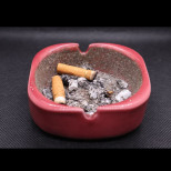 Миризмата на цигари изчезва завинаги: Един забравен трик почиства апартамента по-бързо от проветряването