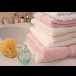 Изхвърлете тези 7 продукта от банята си незабавно: Те не понасят влага и могат да се превърнат в развъдник на бактерии