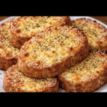 Когато времето ми е кът, а гладът - голям, тази рецепта винаги ме спасява! Хрупкави сусамени филийки с кисело мляко за 15 минути