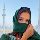 „Като богиня!“: Всички говорят за посещението ѝ в джамията - руската тенисистка омагьоса феновете в Абу Даби