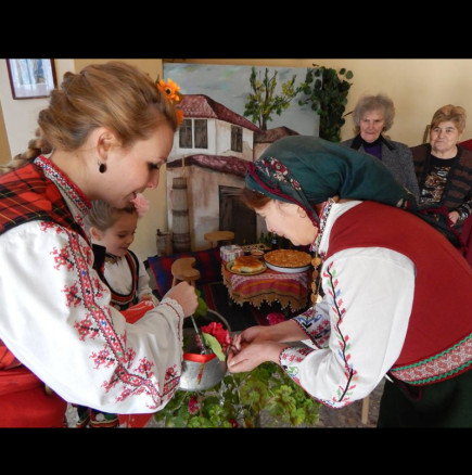 Бабинден е! Ето какво ЗАДЪЛЖИТЕЛНО да направите днес, за да уважите бабите около вас: