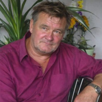 Той отиде при „младата жена“ да 