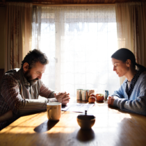 „Съпругът ми се промени и аз не знаех защо“: „Свекърва ми ми отвори очите“