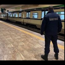 Инфарктна ситуация в ранни зори в софийското метро - мъж скочи на релсите и...