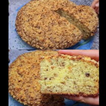 Ако имате чаша кисело мляко и шепа орехи, не мислете повече! Този Орехов кекс с кисело мляко е всичко, за което сте мечтали: