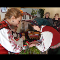 Бабинден е! Ето какво ЗАДЪЛЖИТЕЛНО да направите днес, за да уважите бабите около вас: